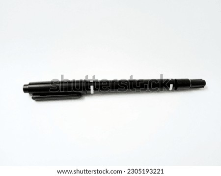 maker pen black on white background 