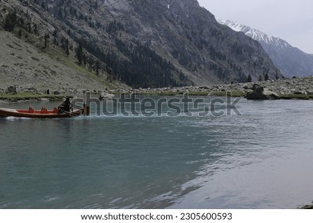 Picture of lake with mountains behind