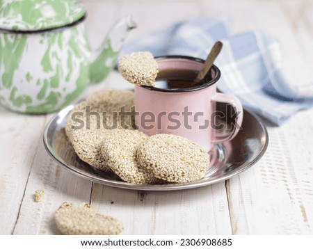 Traditional Chinese biscuits called Marie Wijen in Indonesia, is a food consist of double biscuits which dipped in a dissolved sugar and covered with roasted sesame seed served with a cup of coffee