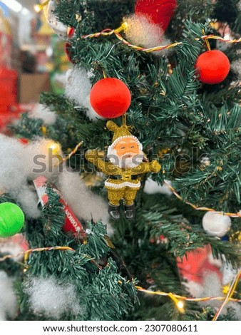 A decorated christmas tree image