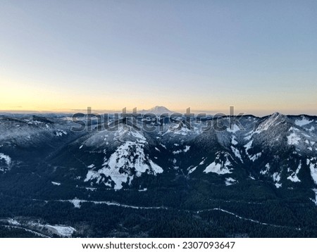 Photo of Mt Rainer's ridge