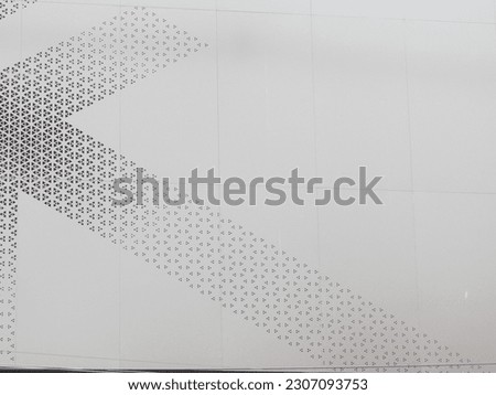 Arrow-shaped triangular perforated sheet Eye-catching triangular shape The arrow-shaped surface adds to the uniqueness and beauty of this steel plate.The invention of an arrow-shaped plate. close up.
