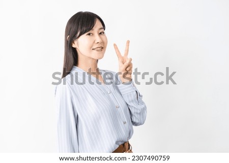 Business image of a young woman making a peace sign	