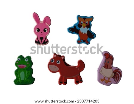 The characteristics of toy animals on a white background that can be distinguished