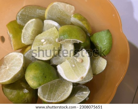 a picture of lime on the dining table