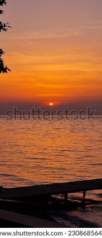 Picture of a sea at sunset