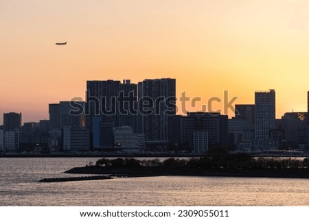 picture with a view from Odaiba, Tokyo, over the bayto the skyline of Tokyo at sunset