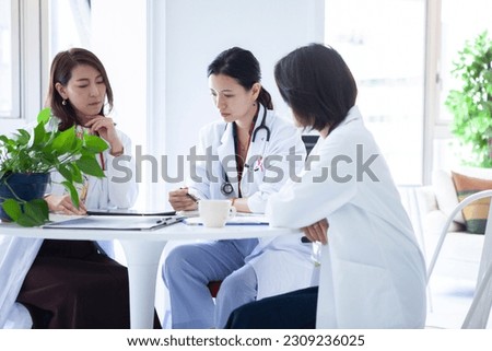 Three female doctors are discussing