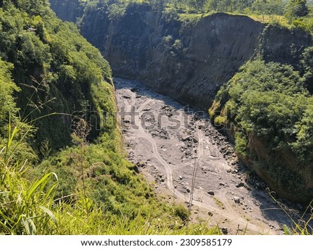 Photo of the atmosphere on the edge of the ravine of Mount Merapi's lava path in Yogyakarta