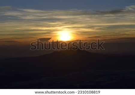 Mount Sindoro greets the dawn