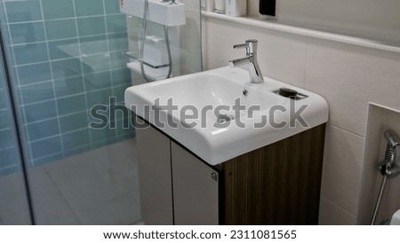 Washbasin with rounded corners for a stable feeling