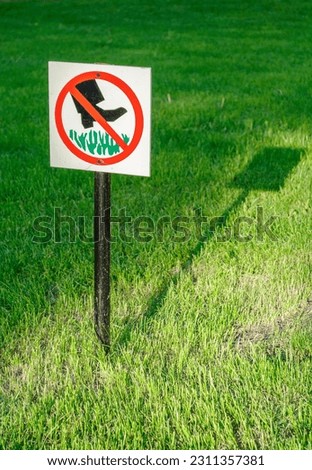 The prohibitive sign on the label Do not walk the grass