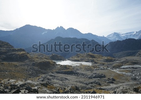picture of little mountain lake with rocks and rivers