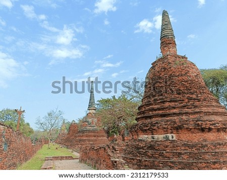 Wat Phra Si Sanphet It is a former royal temple of the ancient palace of Ayutthaya, located in Phra Nakhon Si Ayutthaya Province. Built around the year 1492 by King Ramathibodi II.