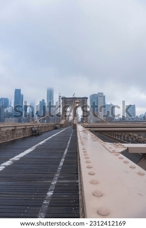 CROSSING THE BROOKLYN BRIDGE NEW YORK 
