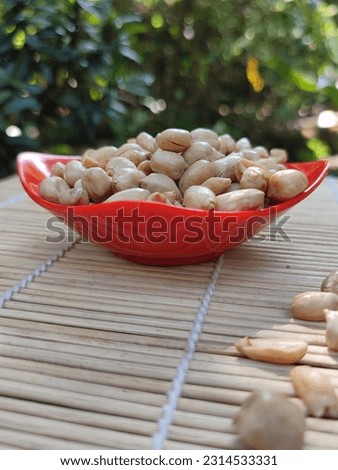 Onion beans come from selected peanuts, with the addition of various kinds of spices that make these peanuts have a distinctive taste. hot sun 