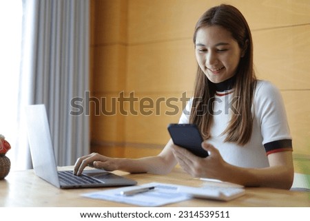 Woman studying online seminar on internet laptop.