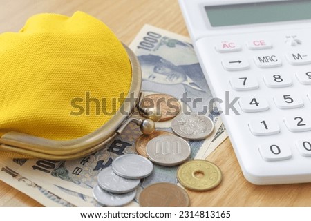 White calculator and Japanese money.