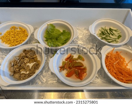 a picture of vegetables for salad