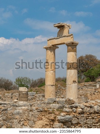 A picture of the Prytaneion at the Ephesus Ancient City.