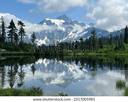 Picture lake at North Cascades National Park