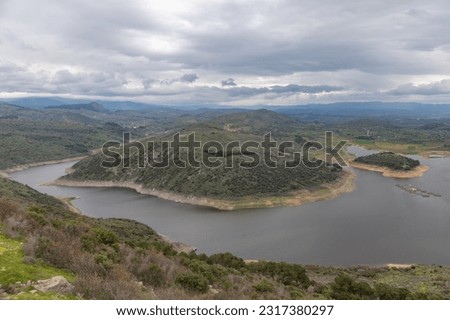 A picture of the Kestel Dam and the landscape around it.