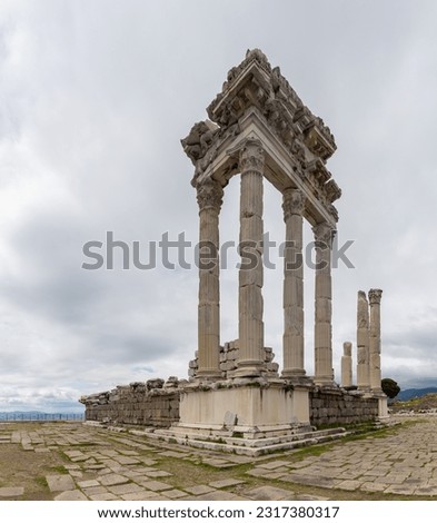 A picture of the Temple of Trajan at the Pergamon Ancient City.
