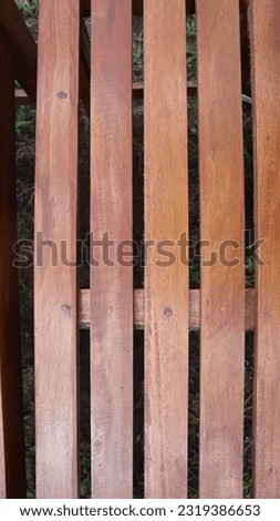 PICTURE OF BROWN WOODEN FENCE 