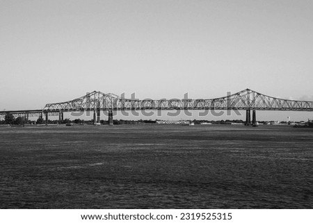             big bridge across the mississippi river                   
