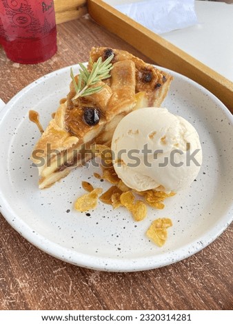 ice cream with pie desert