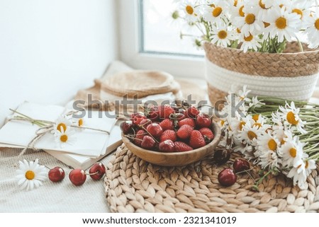 Summer composition, plate with strawberries and chamomile.