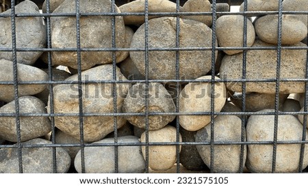 Walls made of stones of various sizes and iron make an interesting backdrop