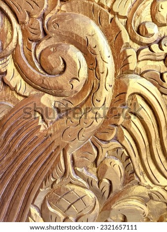 wood carvings with aesthetic bird-shaped carvings 