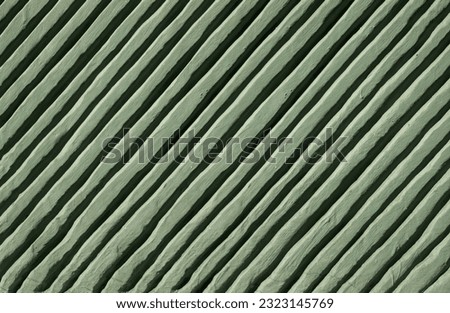 The relief surface of the wall in the form of inclined stripes