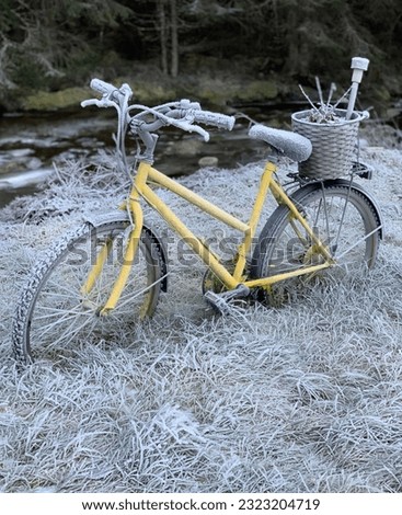 Winter picture of a yellow bicycle