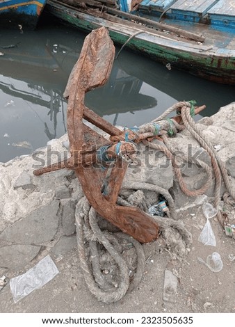 picture of the anchor when the ship is anchored