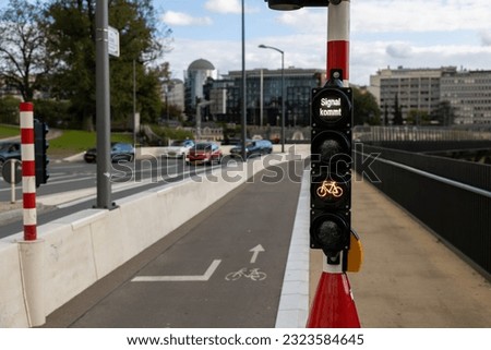 Traffic lights for bicycles and a German sign saying signal kommt\nTranslation: Signal is coming