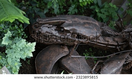 Mechanical turtle head, with leaves around its head