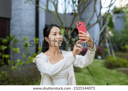 Woman use cellphone to take photo