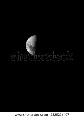 A beutiful picture of the moon