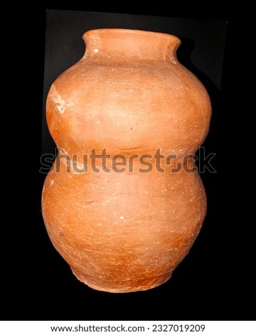 Photo of a terracotta vase, indigenous to the Brazilian Amazon