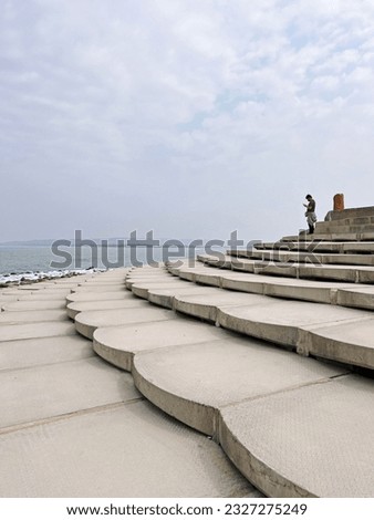 Taking pictures of stairs shaped like fish scales at the seaside of Hsinchu