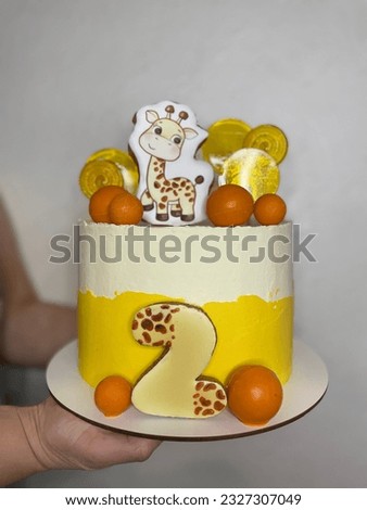 Safari cake for a child's birthday. Cake with a giraffe