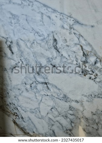 Stones, marble, granite, quartz, granite, travertine and quartz on display