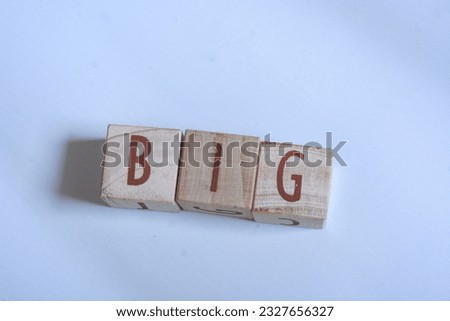English vocabulary "BIG DREAM" with medium brown wooden blocks, pink and white background