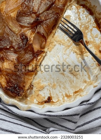 Puff pastry and caramelized shallot pie