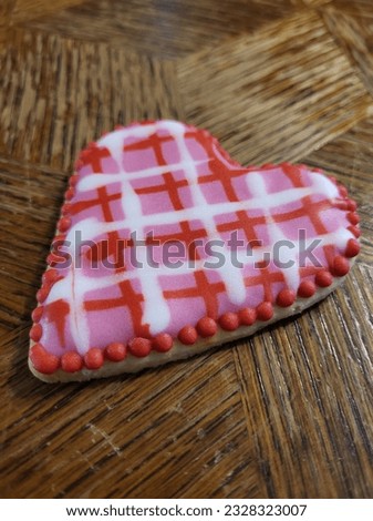 Heart gingerbread and royal icing