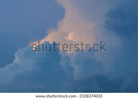 Picture of clouds on an evening cloudy day