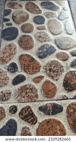 floors with beautiful stone arrangement motifs