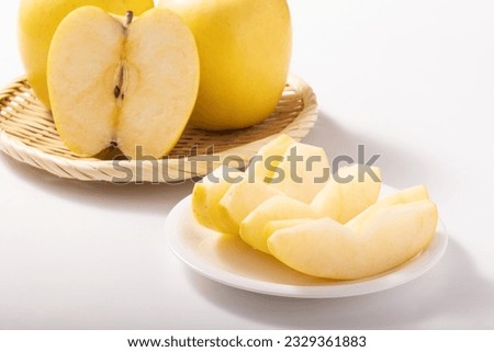 Shinano Gold is a yellow apple variety grown in Nagano, Japan.